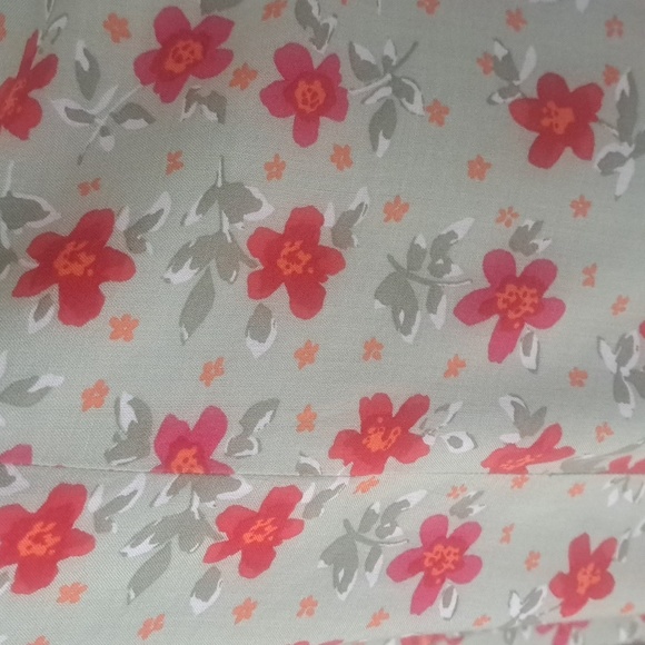 Fun Romper Size Large in 100% Rayon. - Picture 2 of 5